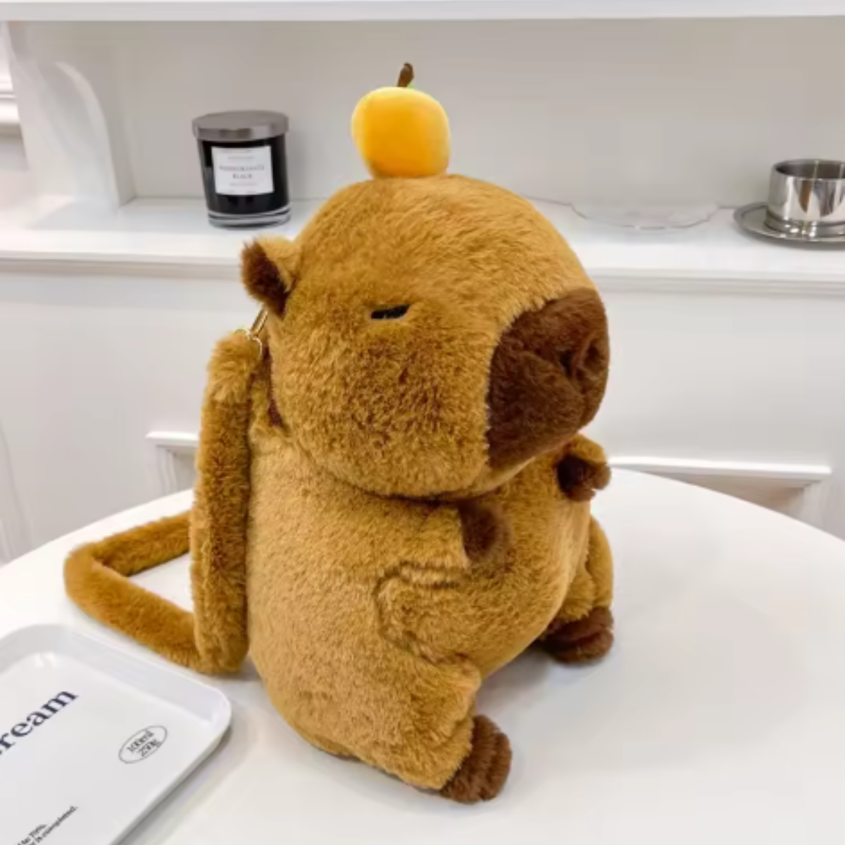 Mochila Peluche Capibara Con Adorno